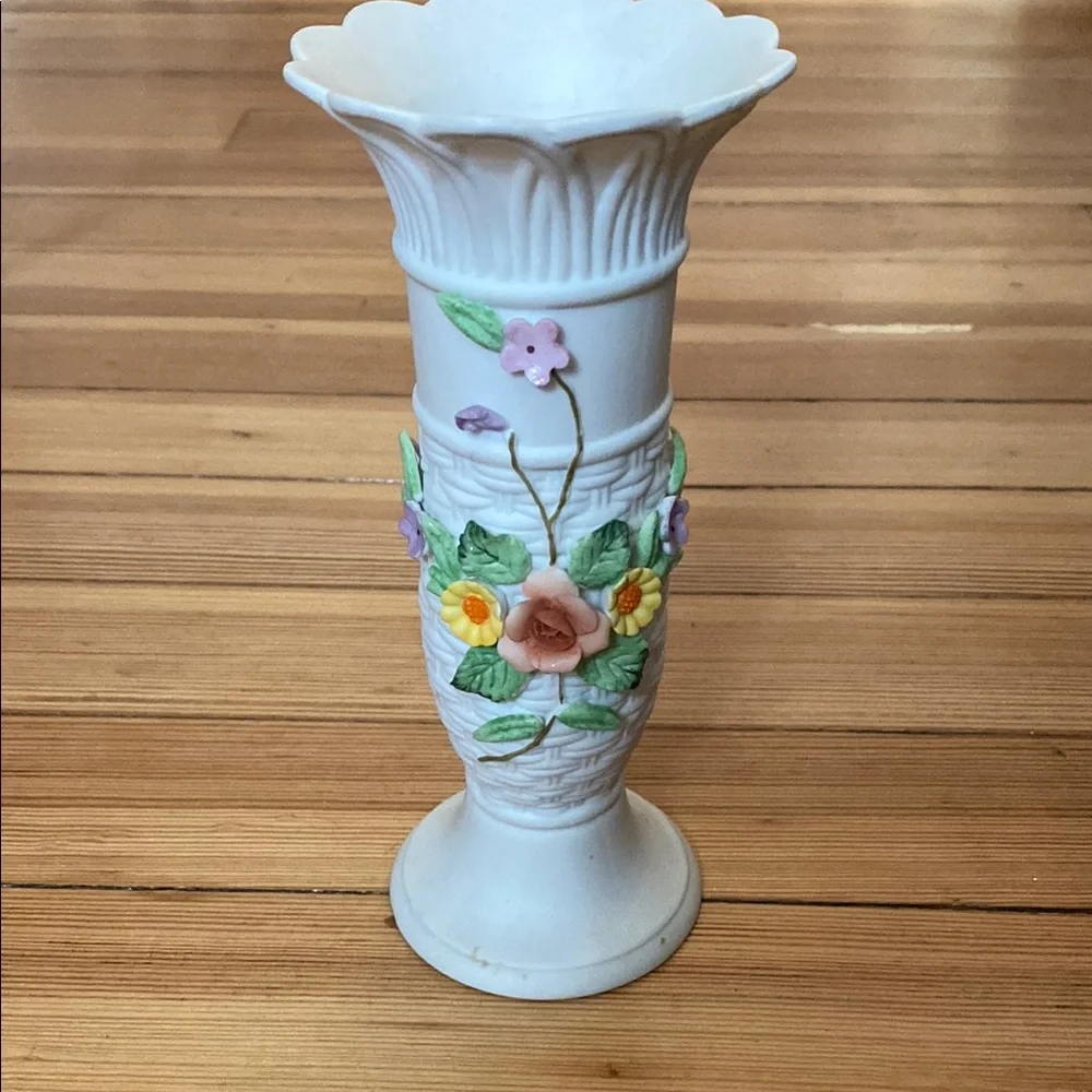 Elegant White and Pink‎ Floral Vase